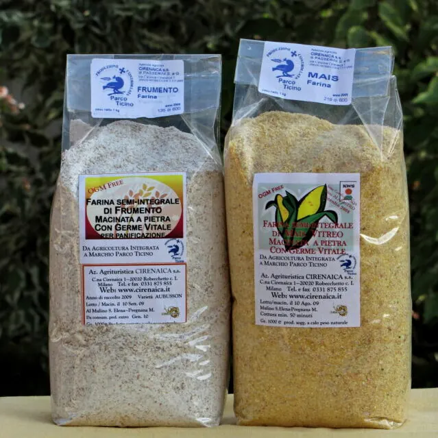 Sacchetti di farina di frumento e di mais macinate a pietra