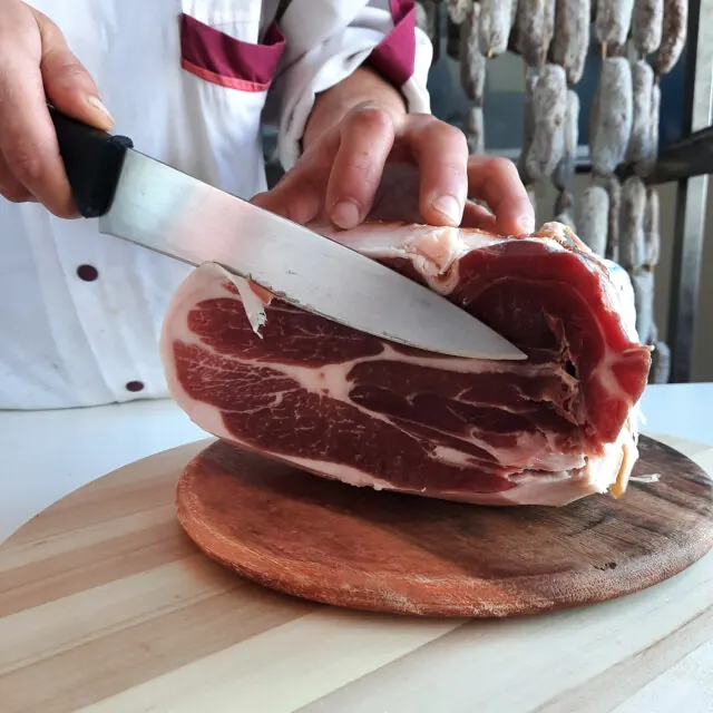 Prosciutto tagliato a mano